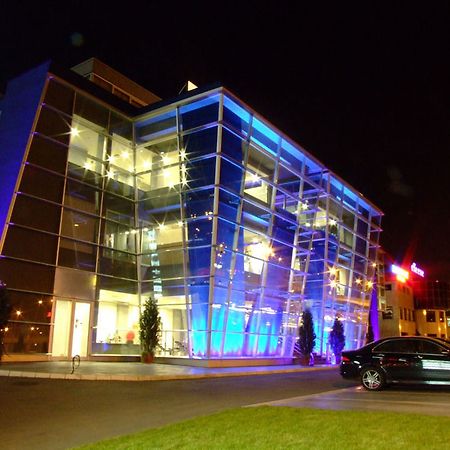 Hotel Metropolitan By Belgrade Arena Esterno foto