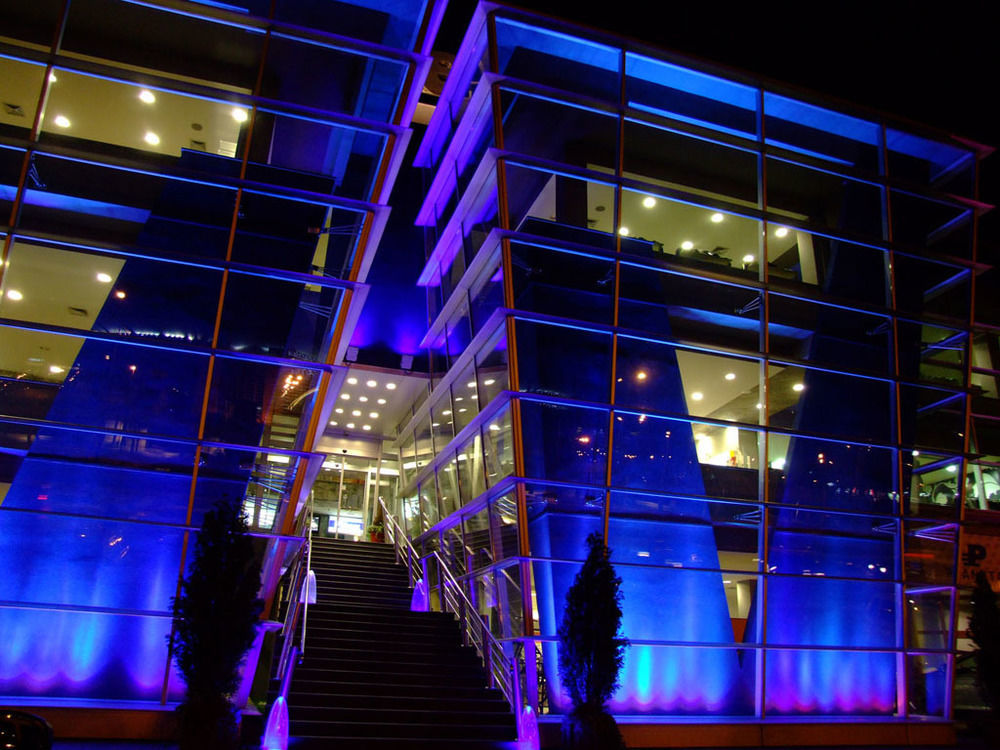 Hotel Metropolitan By Belgrade Arena Esterno foto