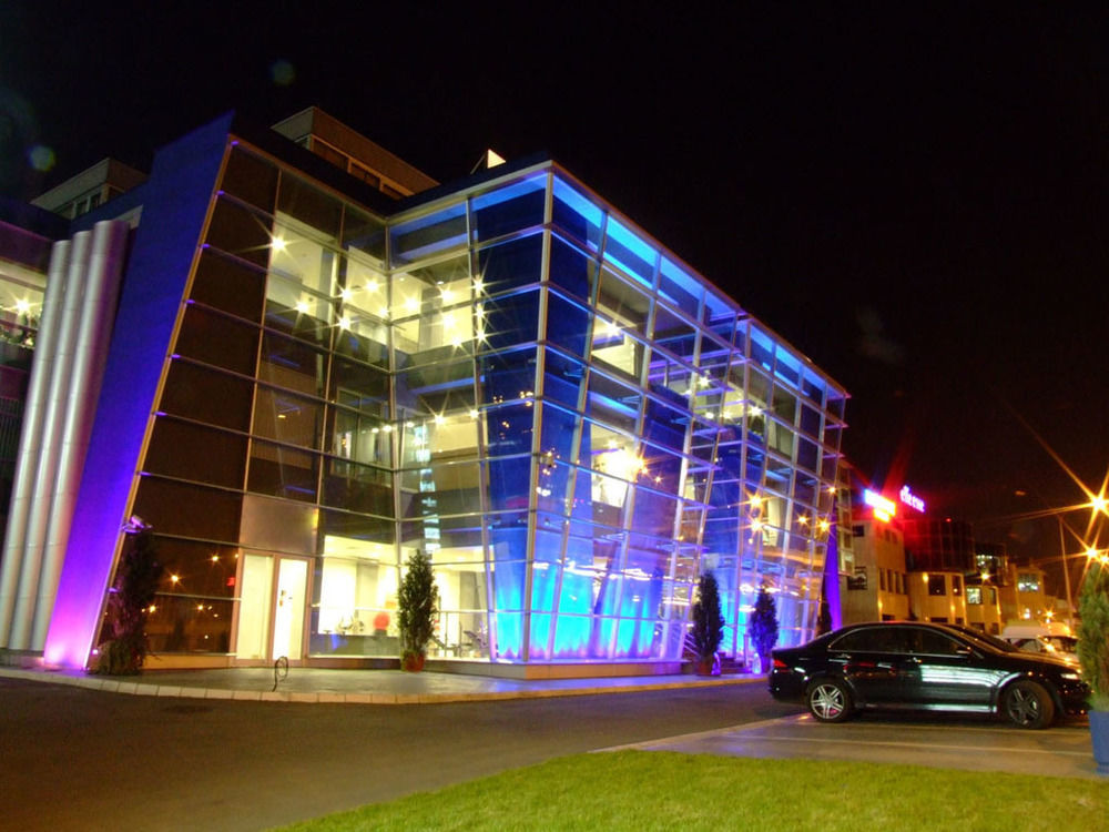 Hotel Metropolitan By Belgrade Arena Esterno foto